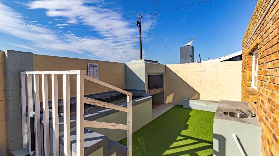 7 Bedroom Property for Sale in Kleinmond Western Cape